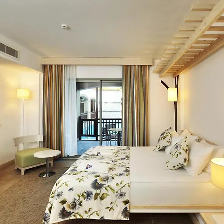 Sunis Kumkoey & 5* Side